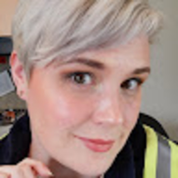 Meet your Posher, Sheena - Picture 1 of 1